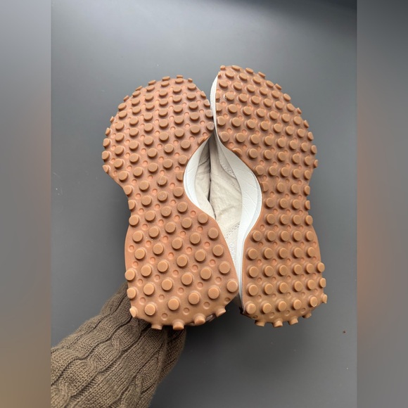 New Balance 327- Women’s 7.5 - Picture 6 of 7